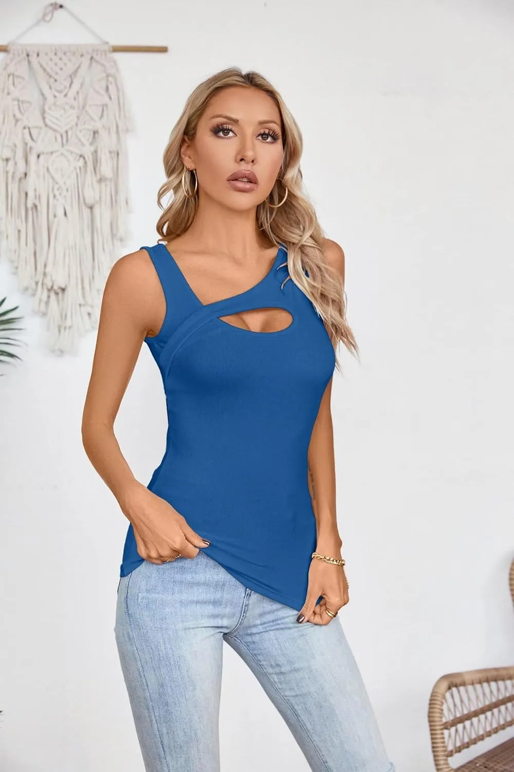 VICHYIE Womens Summer Cutout Tank Tops Sleeveless Shirts Ribbed Tanks Slim Fitted Y2K Sexy Basic Tee Shirt