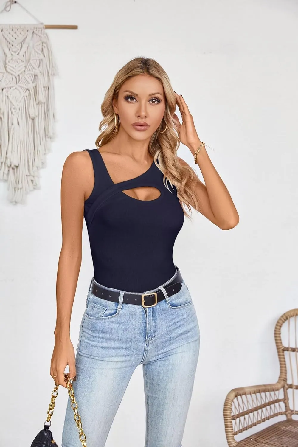 VICHYIE Womens Summer Cutout Tank Tops Sleeveless Shirts Ribbed Tanks Slim Fitted Y2K Sexy Basic Tee Shirt
