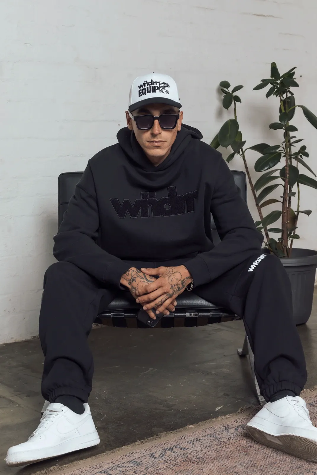 WNDRR TONE HOOD SWEAT - BLACK/BLACK