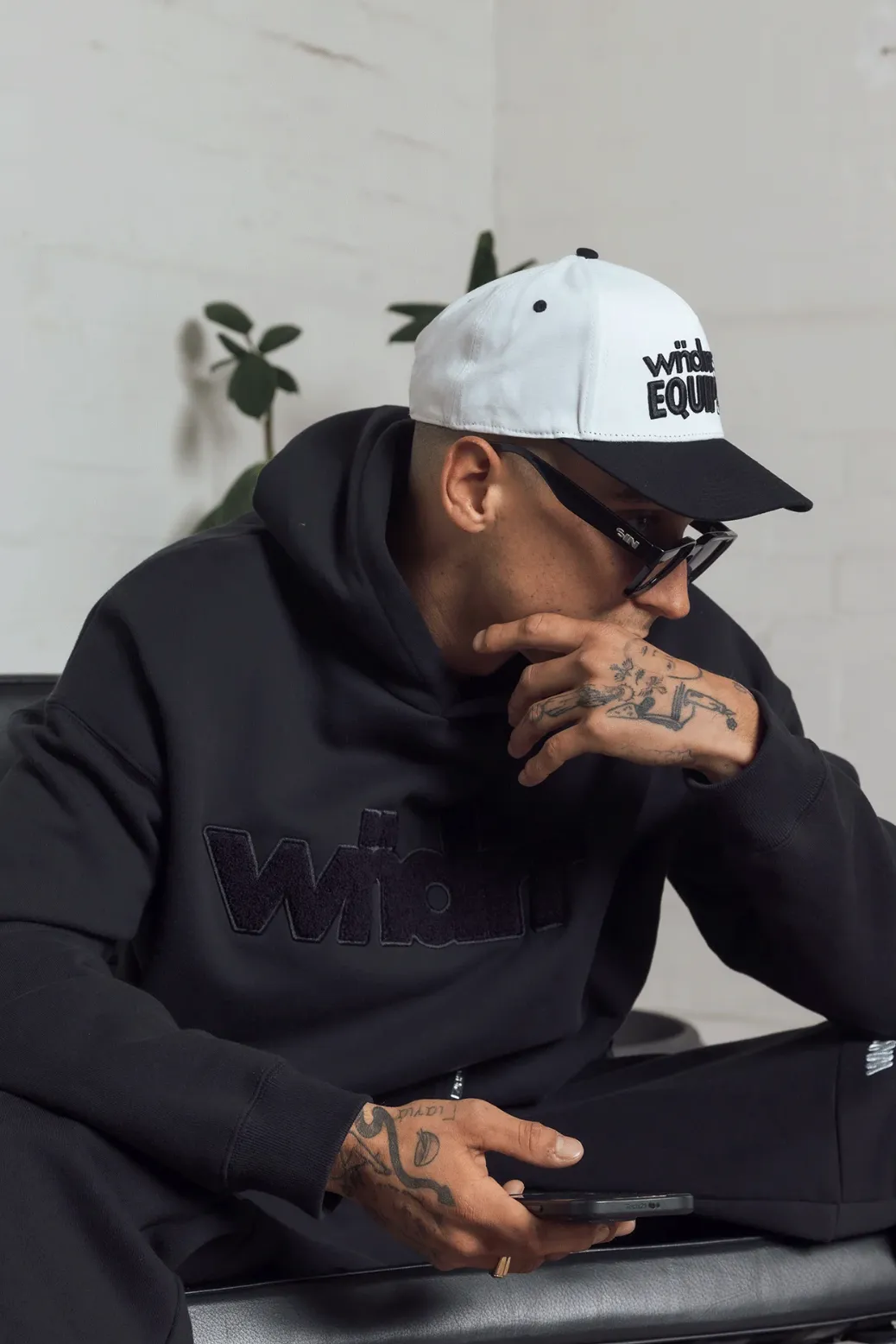 WNDRR TONE HOOD SWEAT - BLACK/BLACK