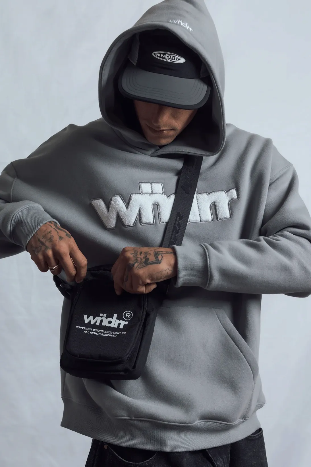 WNDRR TONE HOOD SWEAT - CEMENT GREY