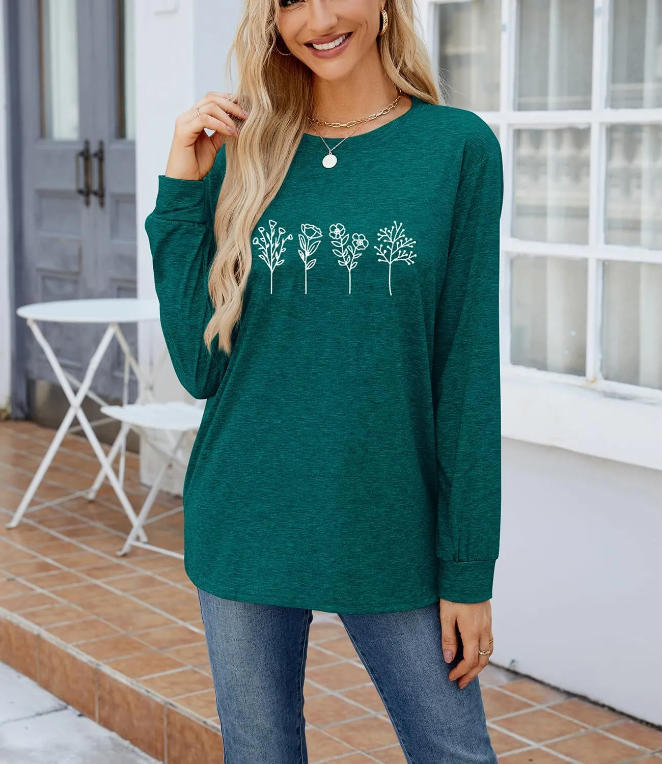 Women's Vintage Floral Printed Long Sleeve Crewneck Graphic T Shirt Side Split Casual Pullover Tunic Tops