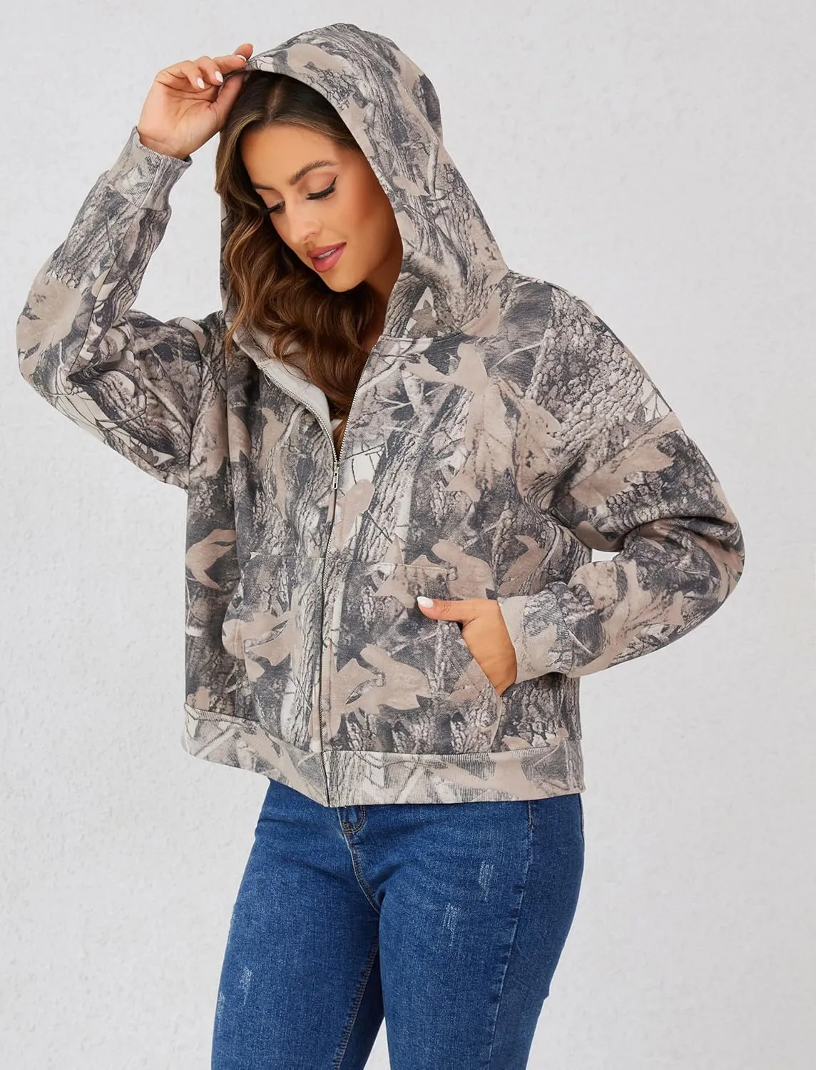 Ythomm Womens Zipper Camo Hoodies Maple Leaf Graphic Zip Up Fleece Hooded Sweatshirts Retro Baggy Fall Drop Shoulder Hoodies